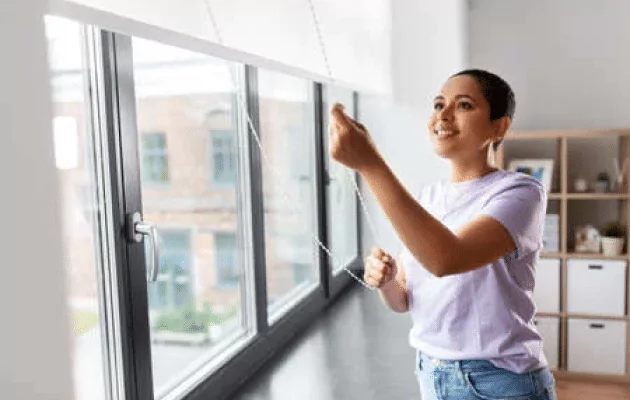Beneficios de nuestro lavado profesional para cortinas roller de PVC