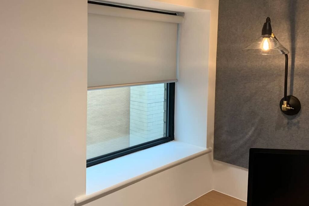 Con Qué Frecuencia Deben Limpiarse las Cortinas Roller de Tela Opaca