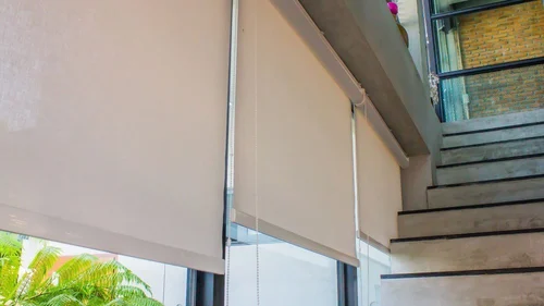 Beneficios del lavado profesional de cortinas roller en Barranco